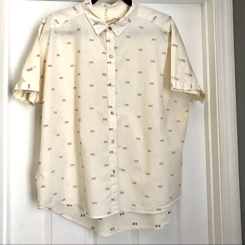 FRONT BUTTON-DOWN SHORT SLEEVE SHIRT